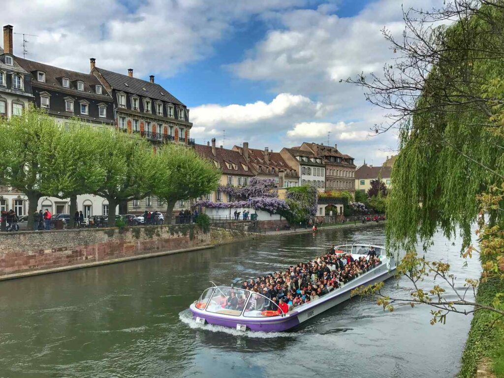 Boat Tour on the Ill River